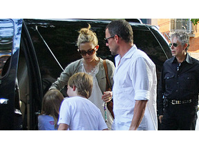 ケイト・ハドソン、新恋人と前夫と、彼らの子供たちと一緒に父の日を祝う 画像