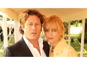 ユマ・サーマンがスイスの富豪と婚約 画像