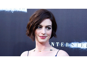 アン・ハサウェイ、握手を断った理由は「エボラ熱を恐れたからじゃない」 画像