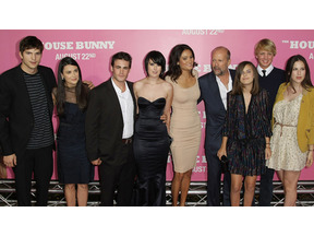 ブルース・ウィリス＆デミ・ムーアの娘の出演作プレミアに家族が勢揃い！ 画像