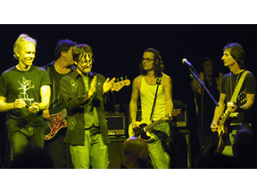 ジョニー・デップ、チャリティ・ライヴでステージに立つ！ 画像