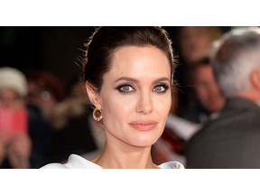 アンジェリーナ・ジョリー、乗っていた車がスリップ事故に 画像