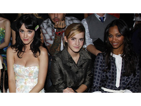 ヨーロッパはファッション・ウィーク真っ盛り。エマ・ワトソンも夢中 画像