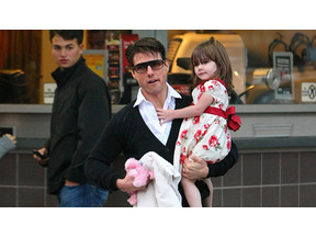 トム・クルーズ、N.Y.の休日に愛娘とアイスクリーム・ショップへ 画像