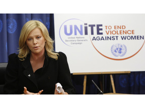 シャーリーズ・セロン、国連平和大使に任命。女性への暴力撲滅を目指す 画像