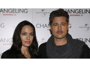 アンジェリーナ・ジョリー、亡き母を思って記者会見で思わず涙が 画像