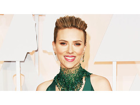 スカーレット・ヨハンソン、ジョン・トラヴォルタの“奇行”に「気持ち悪くなかった」 画像