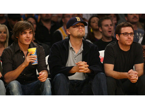 ディカプリオ＆ザック・エフロン 新旧アイドルが並んでレイカーズ戦を観戦 画像