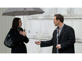 アン・ハサウェイが笑顔を封印　緊迫感あふれる衝撃のサスペンス『パッセンジャーズ』 画像