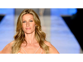 世界で最も稼ぐモデル、ジゼル・ブンチェンが最後のランウェイ出演で涙 画像