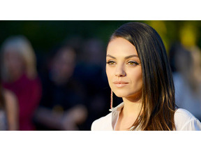 ミラ・クニス、鶏泥棒だとして訴えを起こした女性にビデオで応戦 画像