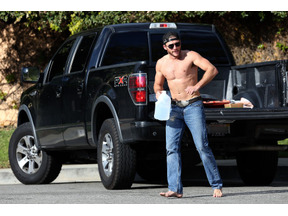 今年ブレイク間違いなし？ 肉体美をさらしたスコット・イーストウッドをパパラッチ 画像