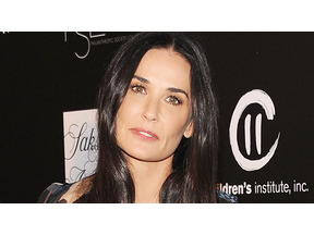 デミ・ムーア、一点もののドレスなど20万ドル相当を盗まれる 画像