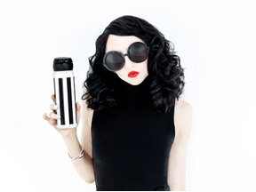 スタバが「alice + olivia」とコラボ！ コケットな魅力あふれる4アイテムを発売 画像