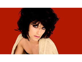 ジュード・ロウが、新作でスーパーモデルの女性に変身！ 画像