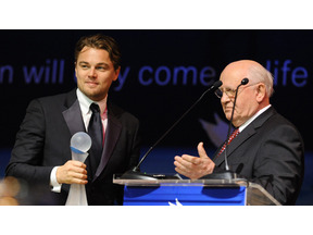 ますますエコ指向。N.Y.を自転車で移動するディカプリオ 画像