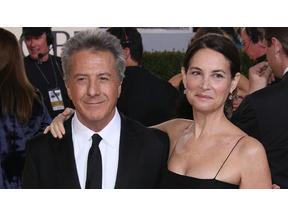 名優の目に涙、ダスティン・ホフマンが仏・芸術文化勲章コマンドゥールを受賞 画像