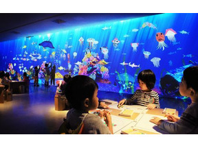 夏はクリエイティブな体験を！「チームラボ お絵かき水族館」がファミリア銀座本店にて開催 画像