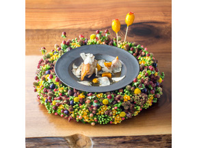 「アンダーズ タヴァン」×ニコライ・バーグマン、料理と花のフラワーダイニング開催 画像