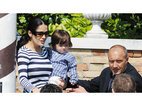 サルマ・ハエック、夫との出会いの地で2度目のゴージャス挙式 画像