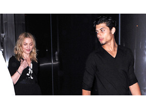 50歳のマドンナ、22歳の恋人と結婚のうわさを完全否定 画像