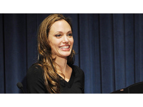 ブランジェリーナ、難民救済のために国連難民支援機関に100万ドルを寄付 画像