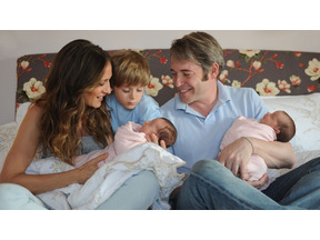 サラ・ジェシカ・パーカー夫妻が、双子の赤ちゃんとの家族写真を公開！ 画像