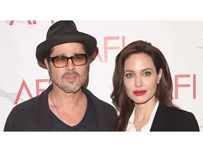 アンジェリーナ・ジョリーとブラッド・ピット、夫婦でおそろいのタトゥー 画像