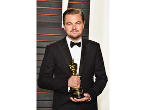 レオナルド・ディカプリオ、オスカー受賞後は美女たちとお祝い 画像