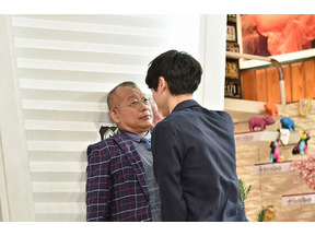 坂口健太郎が鶴瓶に“壁ドン”！「A-Studio」 画像