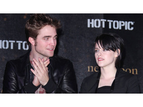 『ニュームーン／トワイライト・サーガ』のイベントに主役2人がツーショットで登場！ 画像