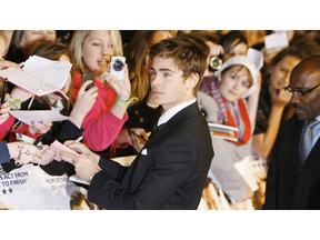 ザック・エフロン、最新作プレミア会場で新境地開拓に意欲を見せる 画像