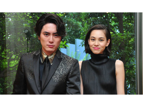 【インタビュー】水原希子×間宮祥太朗が”姉弟”トーク！　心は読んでも読まれるな!? 画像