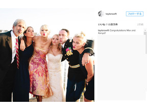 テイラー・スウィフト、ファンの結婚式にサプライズ出席で歌を披露 画像