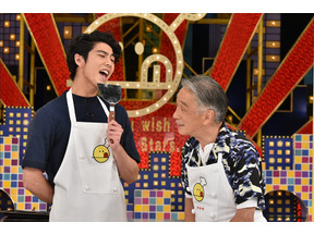 賀来賢人、十八番を熱唱しながらモダン焼きをつくる！「新チューボーですよ！」 画像