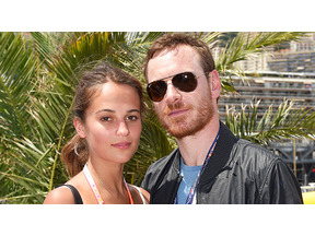 アリシア・ヴィキャンデル、恋人のマイケル・ファスベンダーと新作宣伝でNYへ 画像