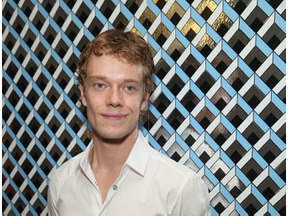 【シネマカフェ的海外ドラマvol.353】「ゲーム・オブ・スローンズ」的観劇旅行のススメpart3…アルフィー・アレン「ザ・スポイルズ」 画像