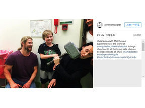 C・へムズワース＆T・ヒドルストン、『ソー』新作撮影中に小児病院を訪問 画像