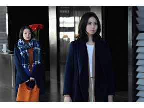 菅野美穂vs松嶋菜々子、封筒に隠された秘密とは!? 物語は最終局面へ突入「砂の塔」第7話 画像