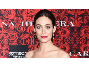 エミー・ロッサム、ウエディングドレスのデザイナーの名前を明かす 画像