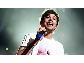 1Dルイ・トムリンソン、母急逝の悲しみをこらえてTVで初ソロ曲披露 画像