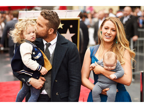 ブレイク・ライヴリー＆ライアン・レイノルズ夫妻、愛娘2人を公に初披露 画像