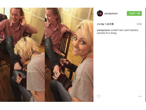 マイケル・ジャクソンの娘、マコーレー・カルキンにペディキュア 画像