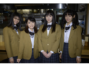 早見あかり、ラーメンを食べまくる「ラーメン大好き小泉さん」年末スペシャルが今夜放送 画像