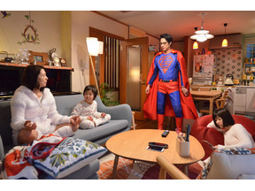 堤真一、小泉今日子＆島崎遥香ら家族と世界平和で板挟み！「スーパーサラリーマン左江内氏」今夜から 画像