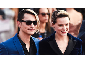 エヴァン・レイチェル・ウッド、音楽デュオのパートナーと婚約 画像