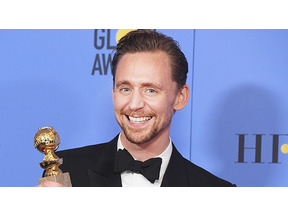 トム・ヒドルストン、あのタンクトップ着用の理由をついに明かす 画像