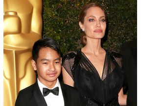 アンジェリーナ・ジョリー、監督最新作のプレミアで長男マドックスもスピーチ 画像