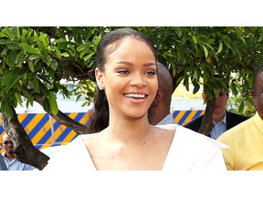 リアーナ、ハーバード大学から“人道賞”を贈られる 画像