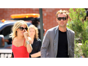 ジュード・ロウとシエナ・ミラー、ついに今夏結婚を決意？ 画像